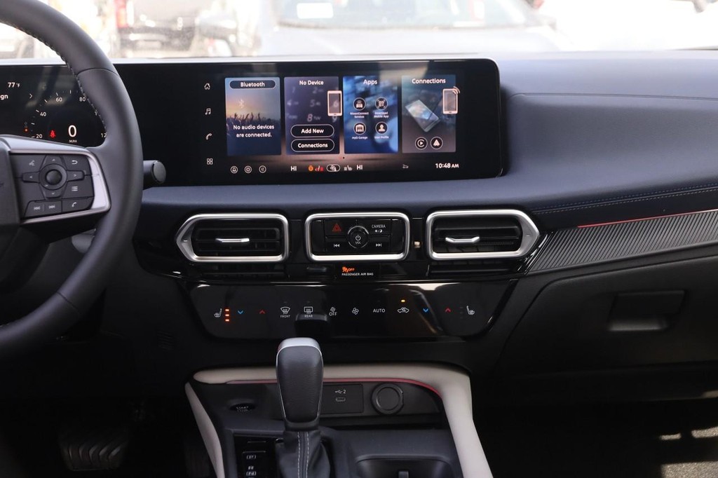 Nissan Sentra Vehicle Full-screen Gallery Image 24