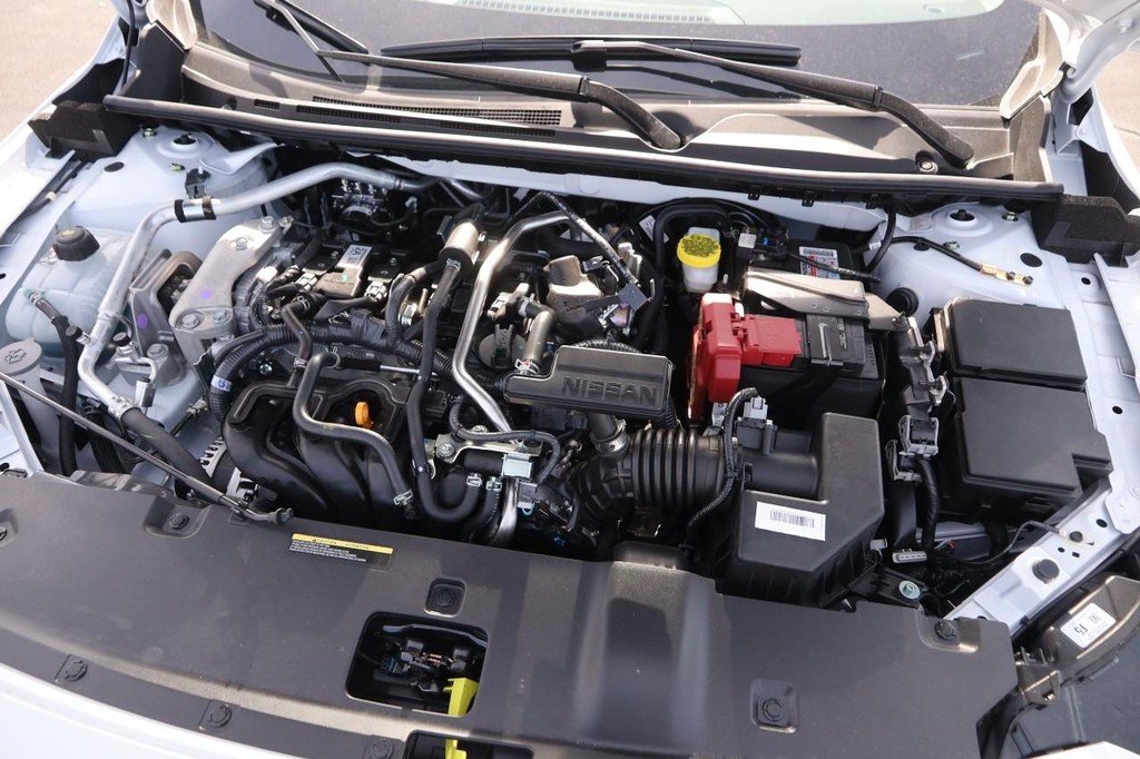 Nissan Sentra Vehicle Full-screen Gallery Image 27