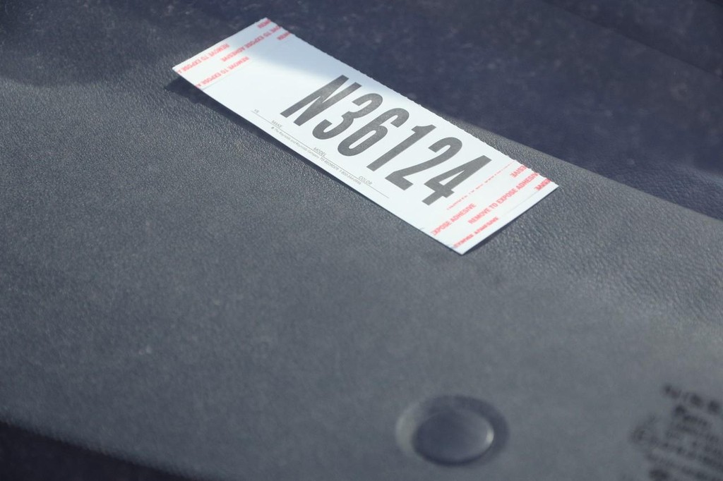 Nissan Sentra Vehicle Full-screen Gallery Image 28