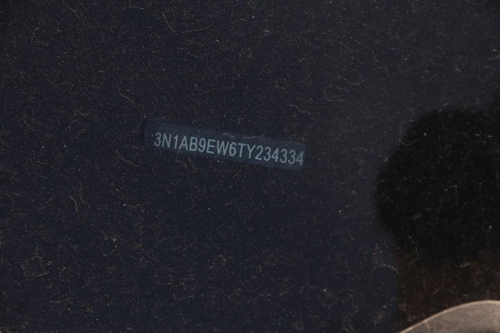 Nissan Sentra Vehicle Full-screen Gallery Image 29