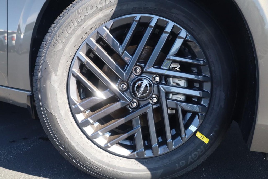 Nissan Sentra Vehicle Full-screen Gallery Image 2