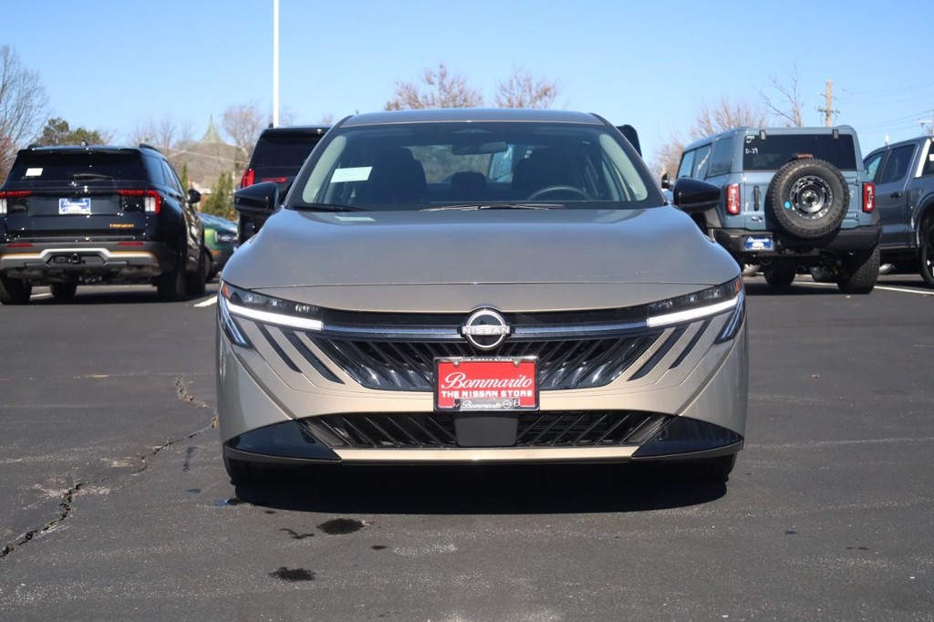 Nissan Sentra Vehicle Full-screen Gallery Image 3