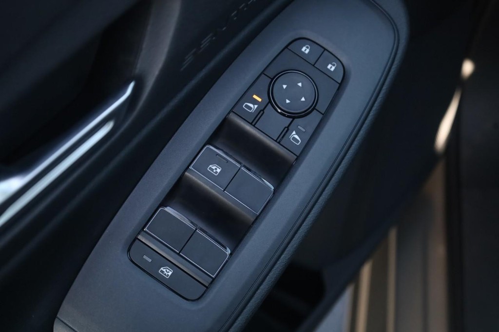 Nissan Sentra Vehicle Full-screen Gallery Image 10