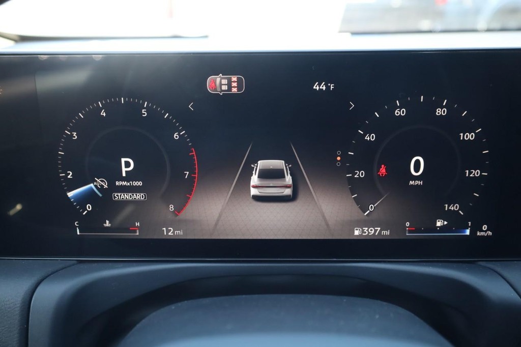 Nissan Sentra Vehicle Full-screen Gallery Image 12