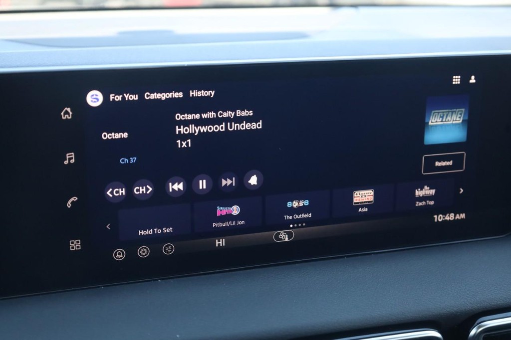 Nissan Sentra Vehicle Full-screen Gallery Image 13