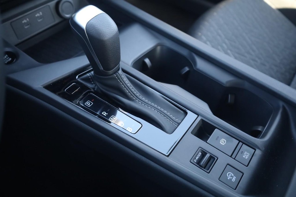 Nissan Sentra Vehicle Full-screen Gallery Image 17