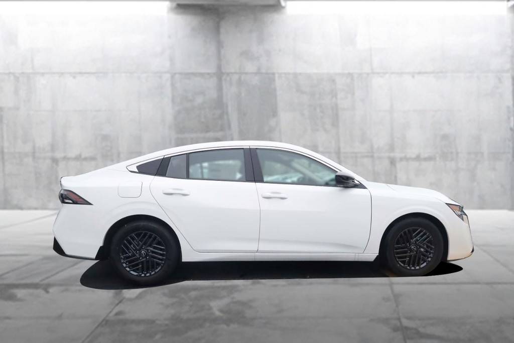 Nissan Sentra Vehicle Image 05