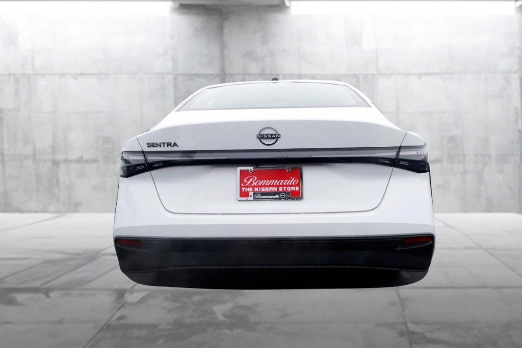 Nissan Sentra Vehicle Image 06