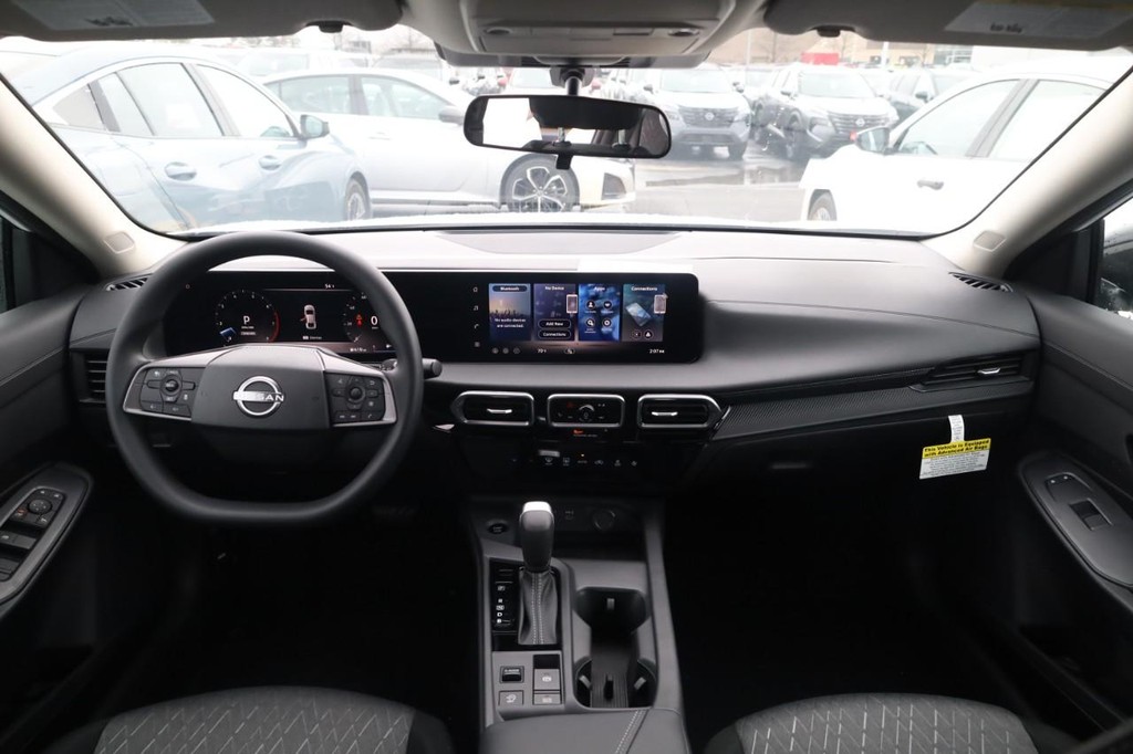 Nissan Sentra Vehicle Image 07