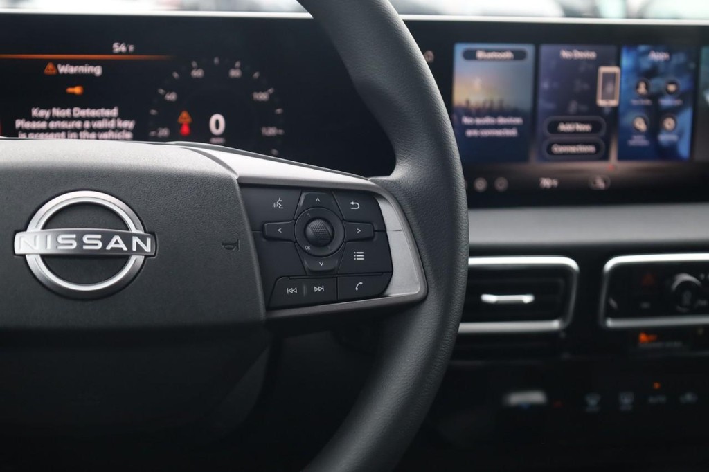 Nissan Sentra Vehicle Image 09