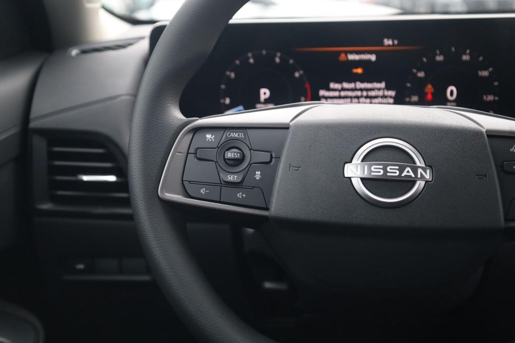 Nissan Sentra Vehicle Image 10