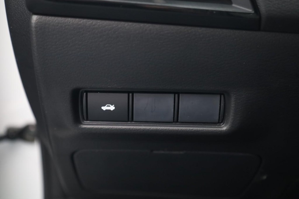 Nissan Sentra Vehicle Image 12