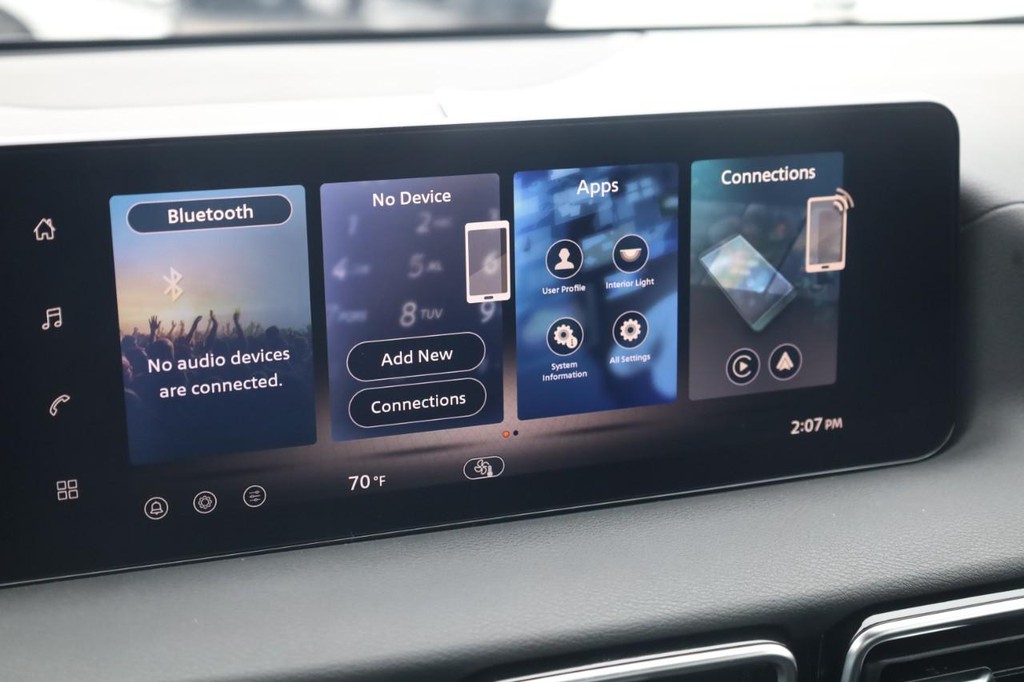 Nissan Sentra Vehicle Image 14