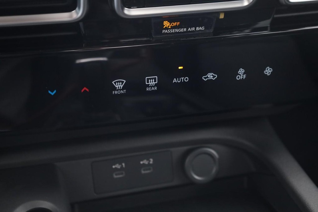 Nissan Sentra Vehicle Image 16