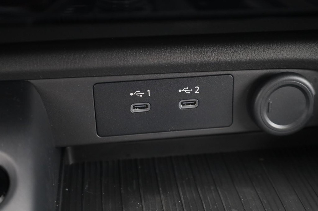 Nissan Sentra Vehicle Image 17