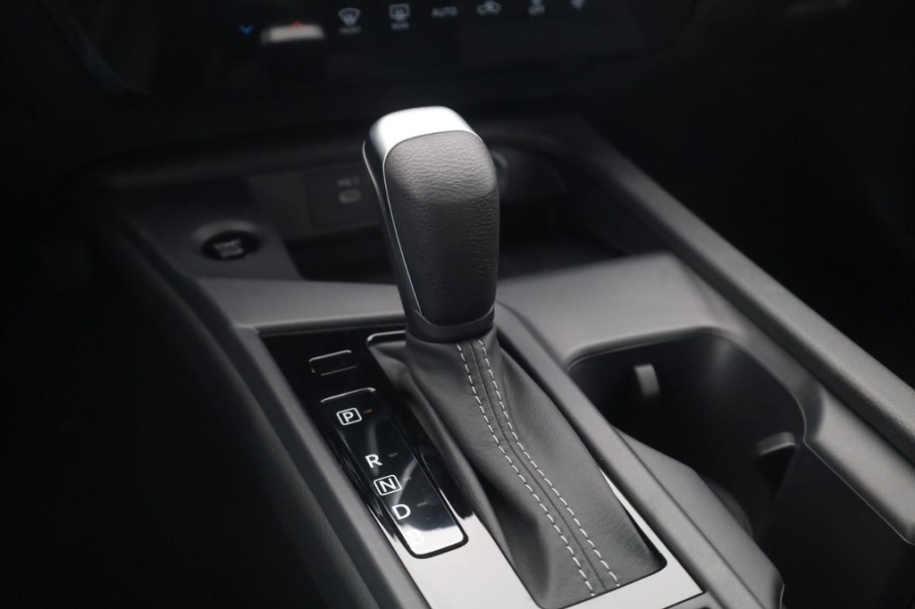 Nissan Sentra Vehicle Image 19