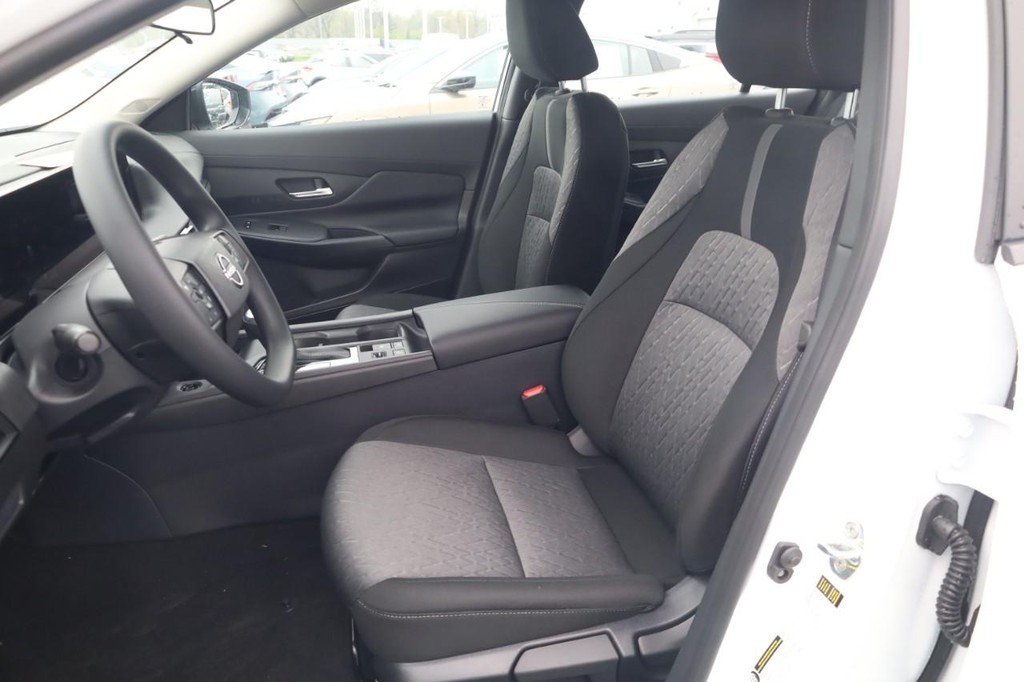 Nissan Sentra Vehicle Image 20