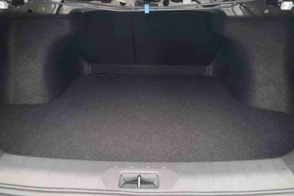 Nissan Sentra Vehicle Image 23