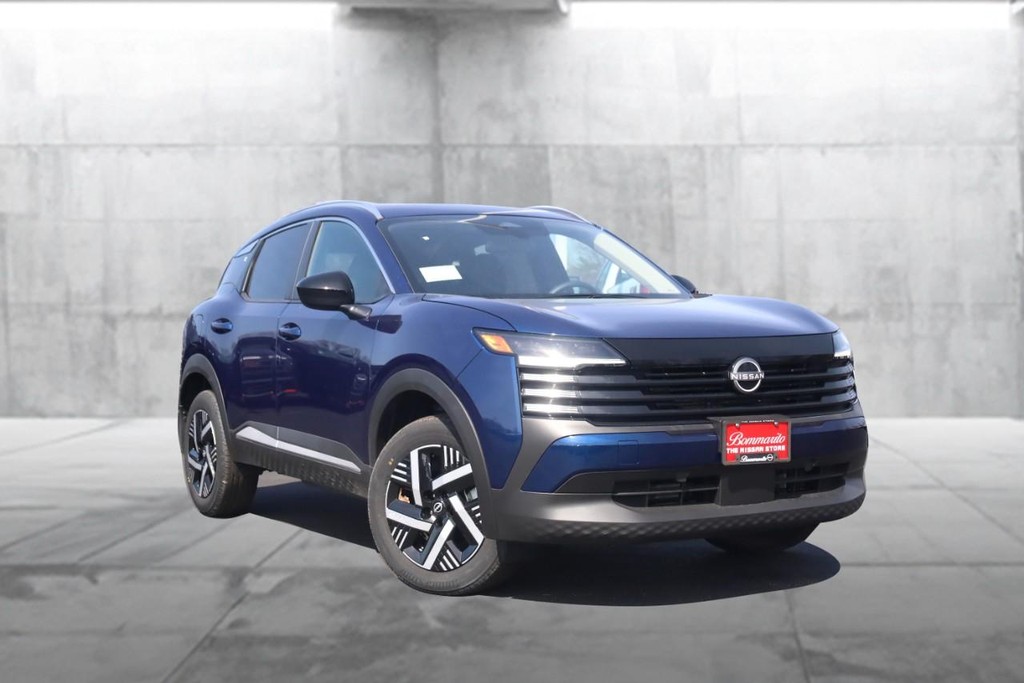 Nissan Kicks Vehicle Full-screen Gallery Image 2