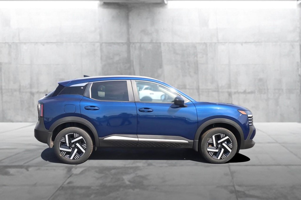 Nissan Kicks Vehicle Full-screen Gallery Image 5