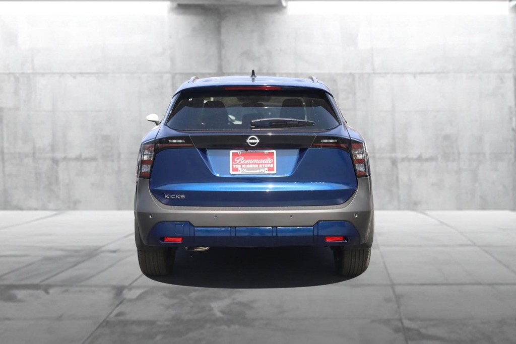 Nissan Kicks Vehicle Full-screen Gallery Image 6