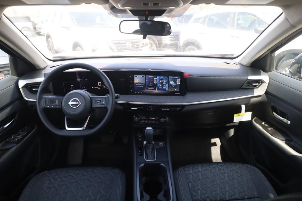 Nissan Kicks Vehicle Full-screen Gallery Image 7