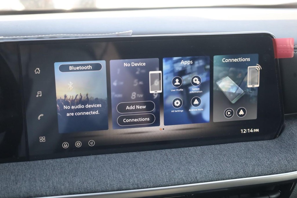 Nissan Kicks Vehicle Full-screen Gallery Image 10