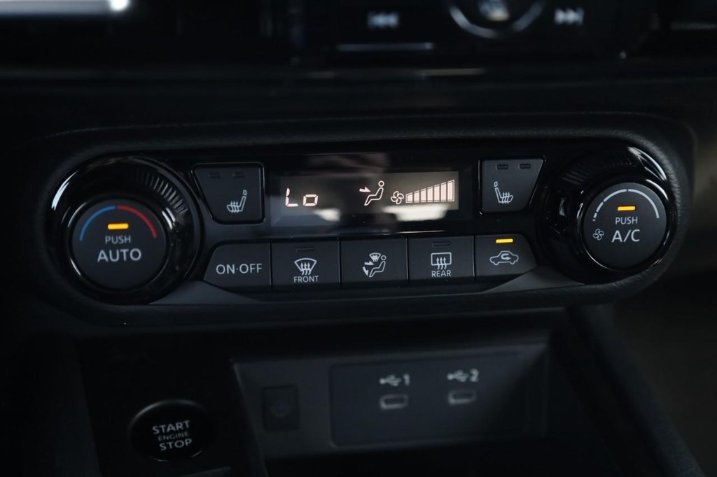 Nissan Kicks Vehicle Full-screen Gallery Image 12