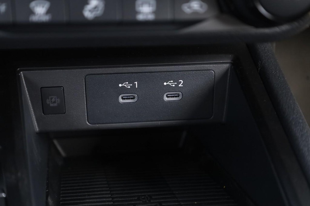 Nissan Kicks Vehicle Full-screen Gallery Image 13