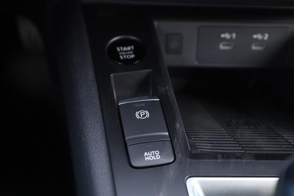 Nissan Kicks Vehicle Full-screen Gallery Image 14