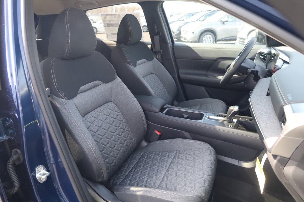 Nissan Kicks Vehicle Full-screen Gallery Image 17