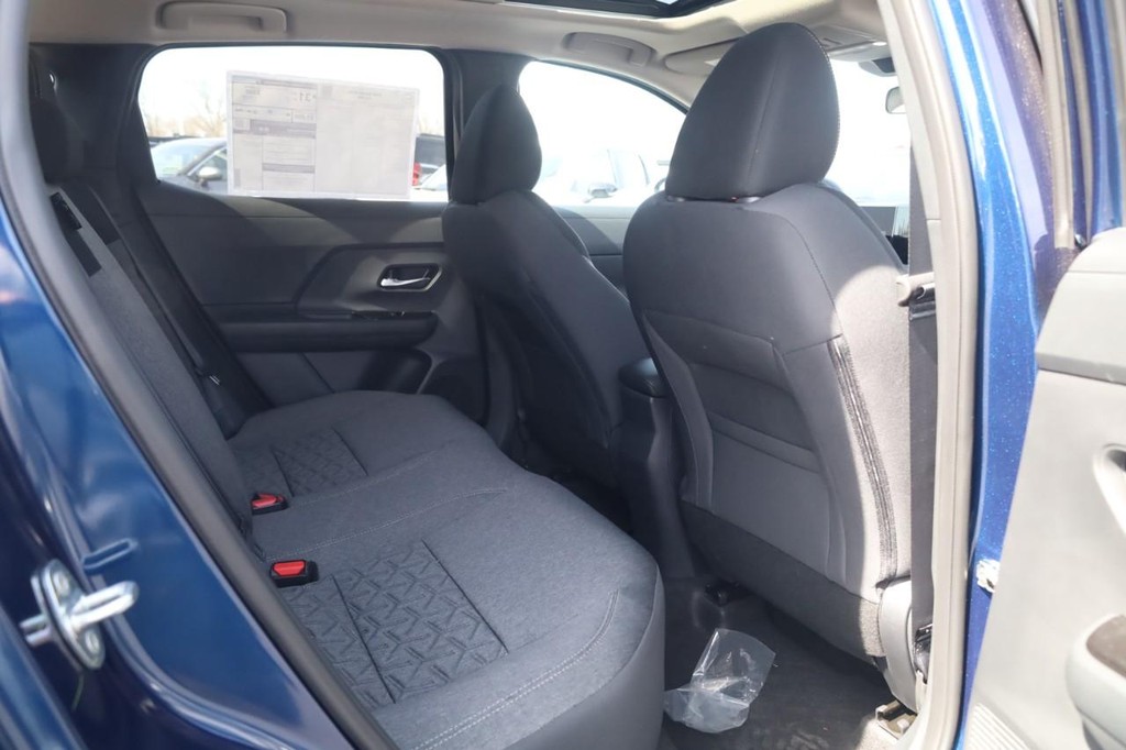 Nissan Kicks Vehicle Full-screen Gallery Image 18