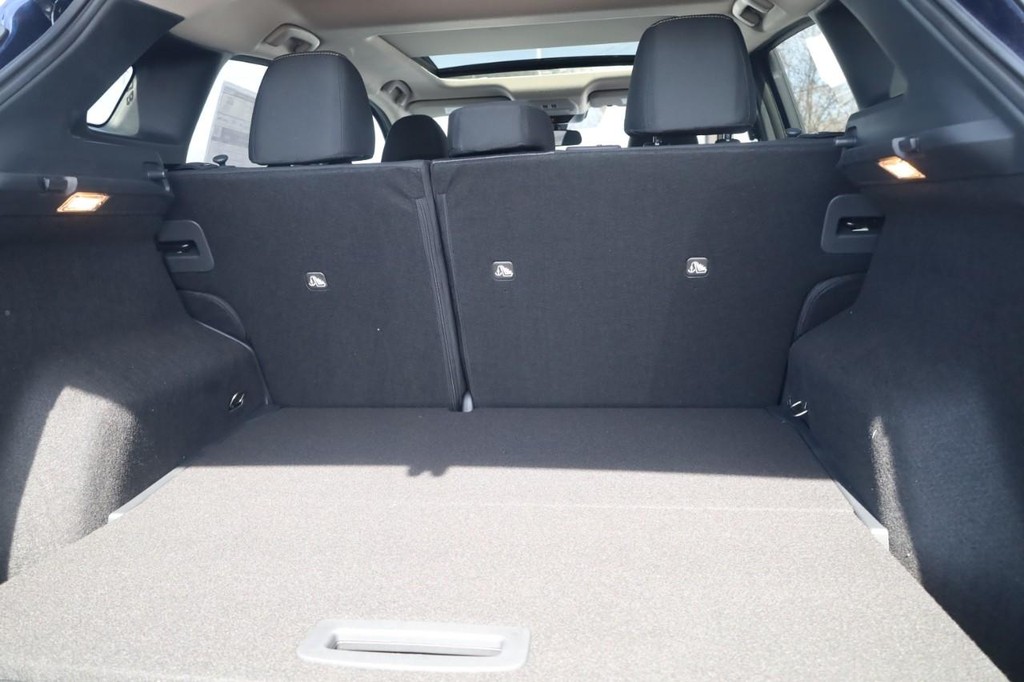 Nissan Kicks Vehicle Full-screen Gallery Image 20