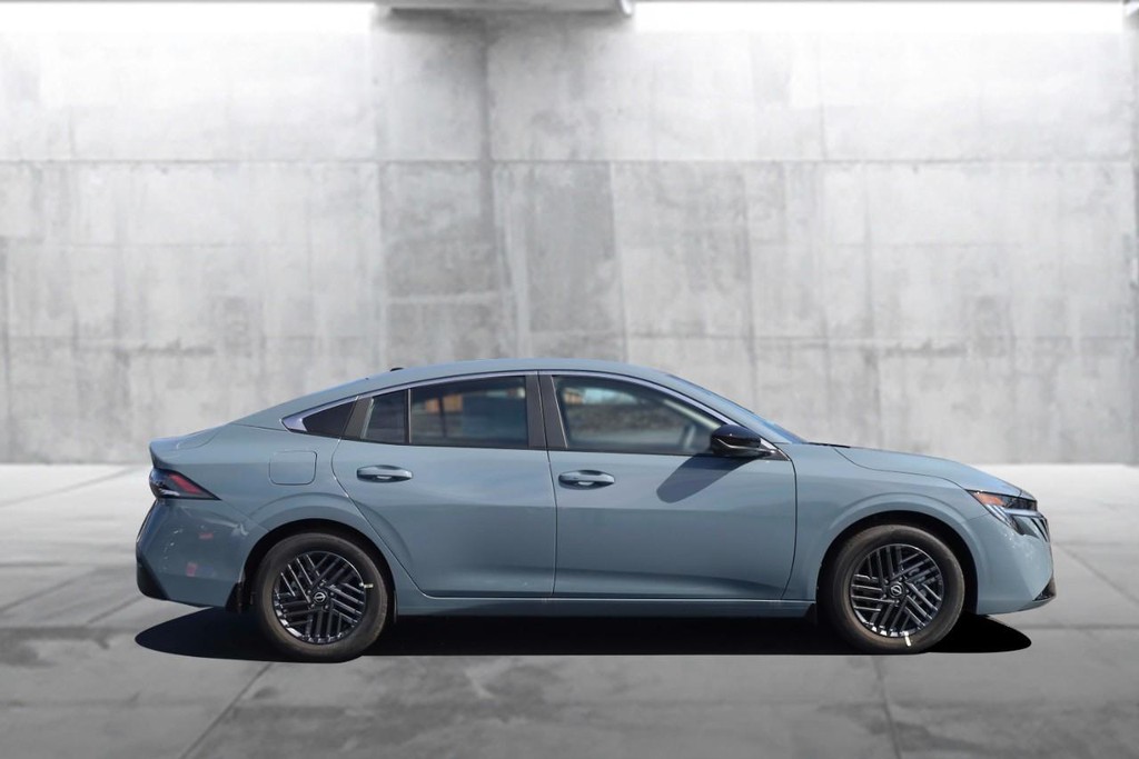 Nissan Sentra Vehicle Image 05