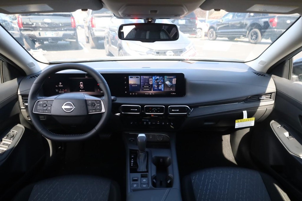 Nissan Sentra Vehicle Image 07