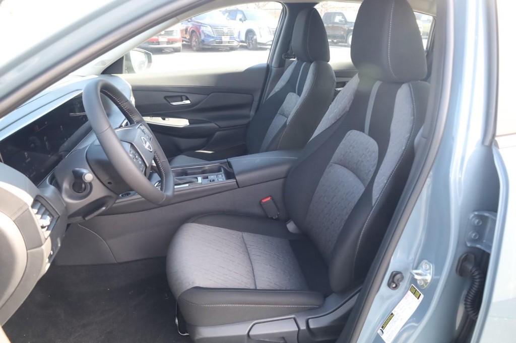 Nissan Sentra Vehicle Image 19