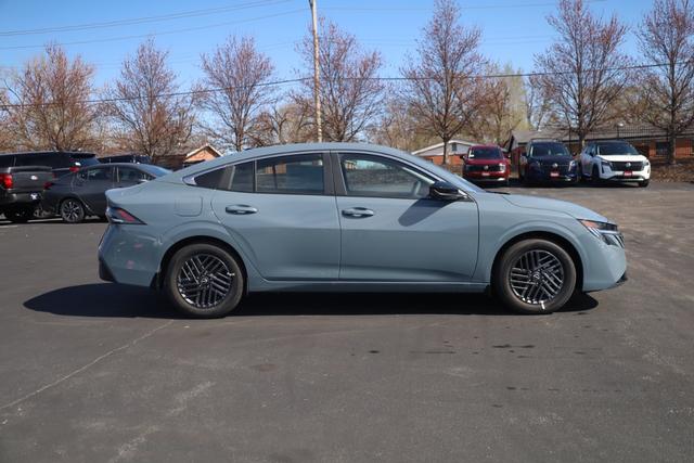 Nissan Sentra Vehicle Full-screen Gallery Image 4