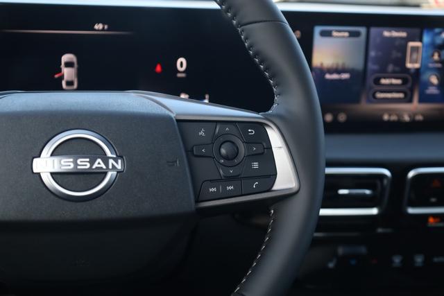 Nissan Sentra Vehicle Full-screen Gallery Image 8