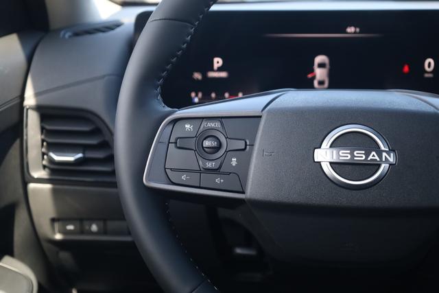 Nissan Sentra Vehicle Full-screen Gallery Image 9