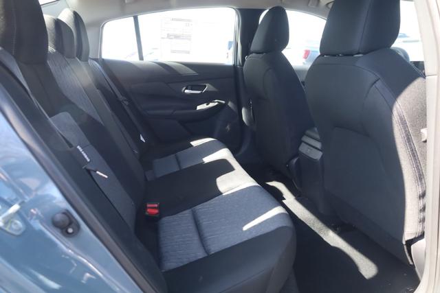 Nissan Sentra Vehicle Full-screen Gallery Image 20