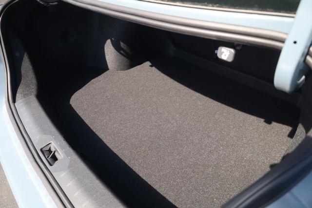 Nissan Sentra Vehicle Full-screen Gallery Image 21