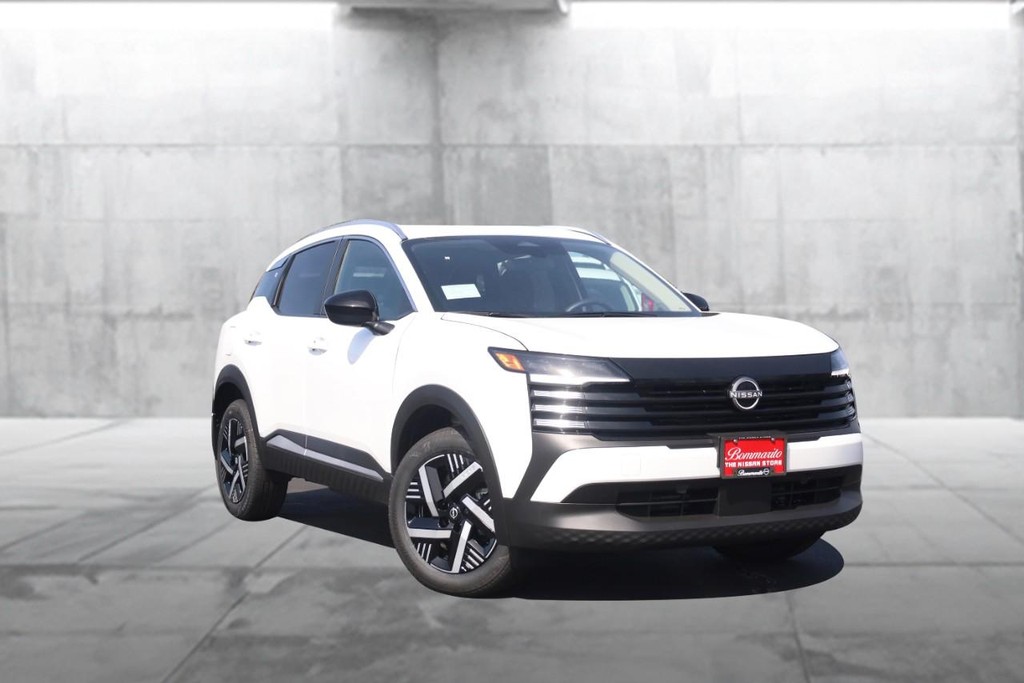 Nissan Kicks Vehicle Full-screen Gallery Image 2