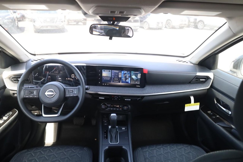 Nissan Kicks Vehicle Full-screen Gallery Image 7