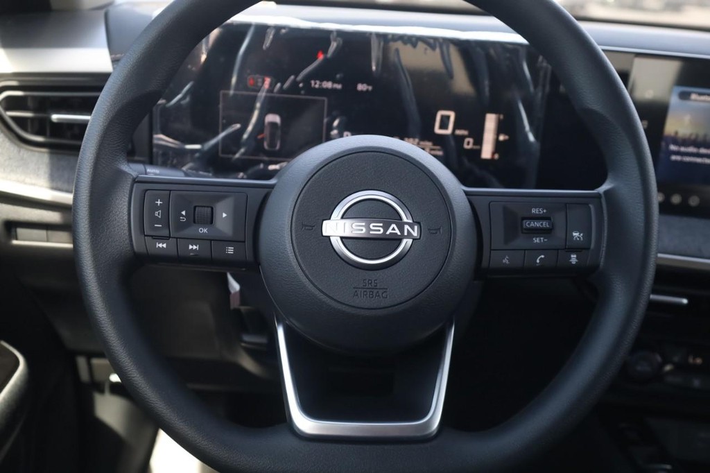 Nissan Kicks Vehicle Full-screen Gallery Image 8