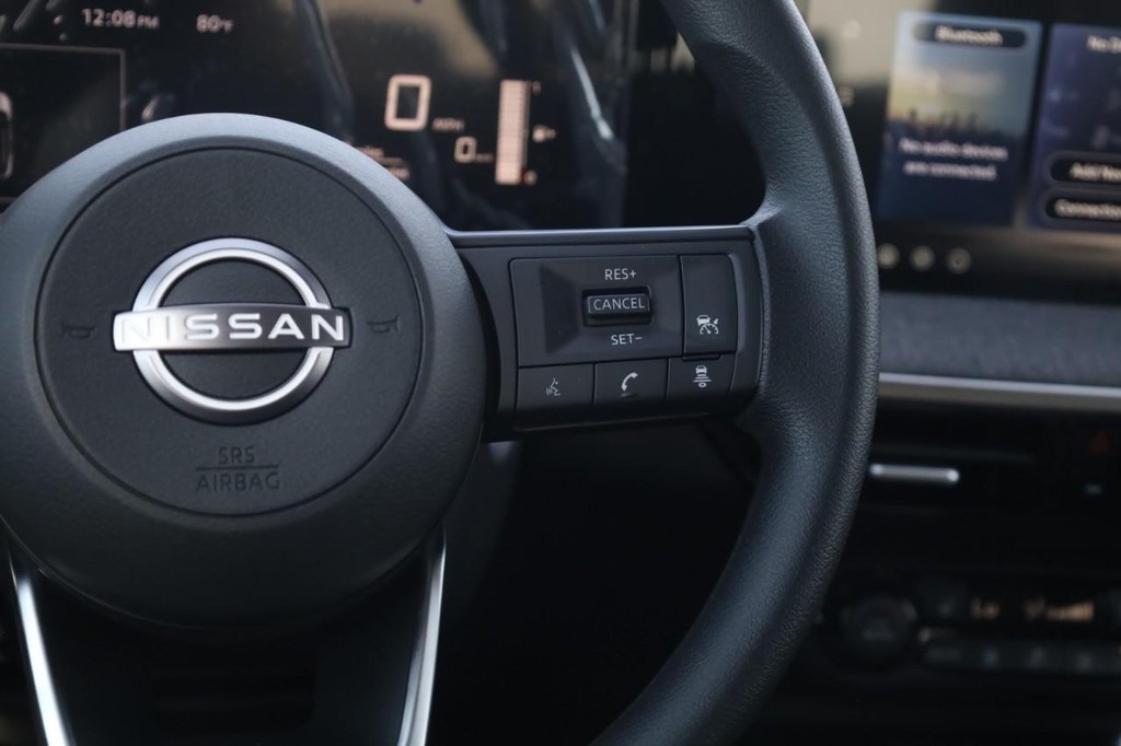 Nissan Kicks Vehicle Full-screen Gallery Image 9