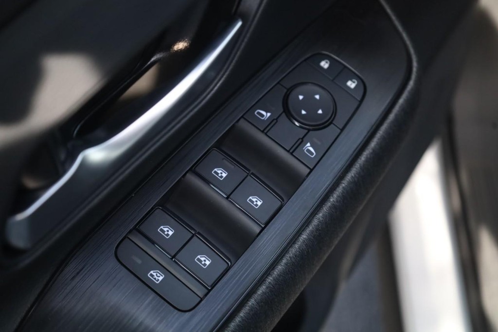 Nissan Kicks Vehicle Full-screen Gallery Image 11