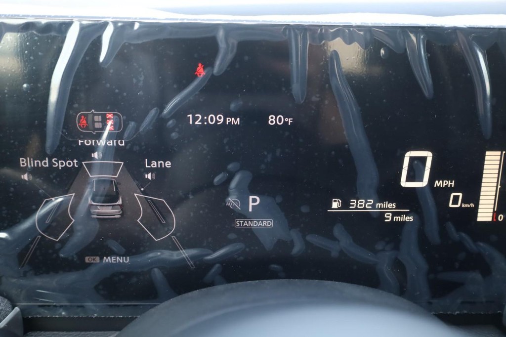 Nissan Kicks Vehicle Full-screen Gallery Image 12