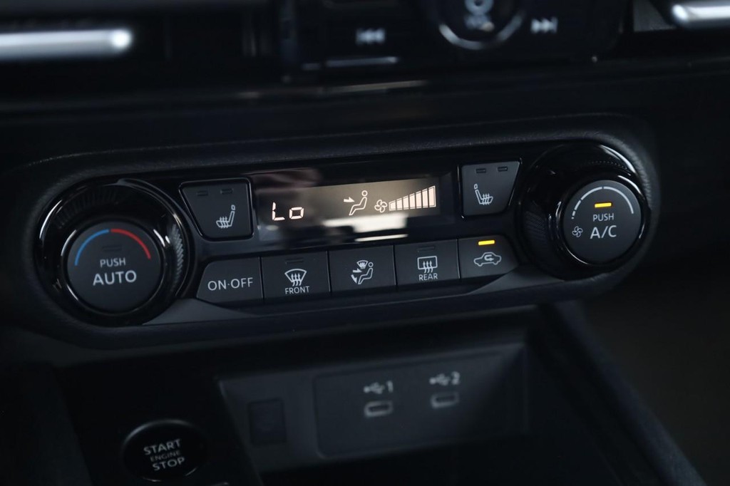 Nissan Kicks Vehicle Full-screen Gallery Image 15