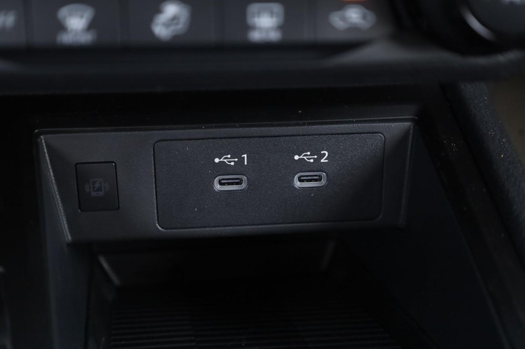 Nissan Kicks Vehicle Full-screen Gallery Image 16