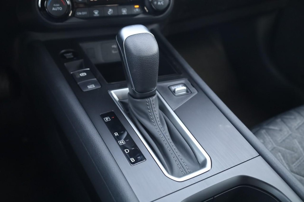 Nissan Kicks Vehicle Full-screen Gallery Image 18